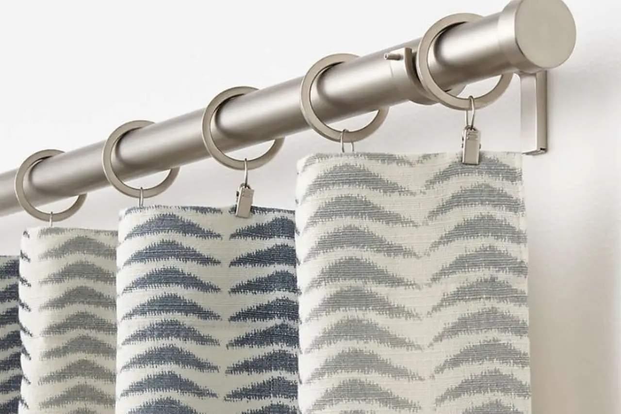 Magnetic curtain clips